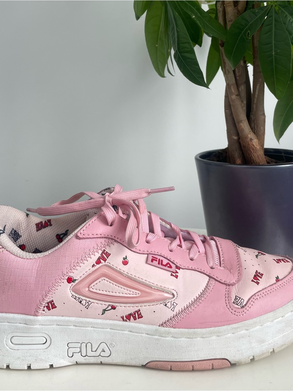 Women Size 10 Fila "Love Cherry" Heritage Pink White Shoes